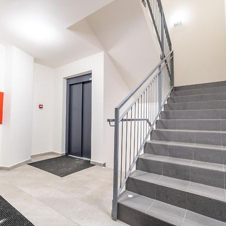 Brand New Studio Apartment # 42 In Brand New Building With Free Parking In The Center Prága Kültér fotó