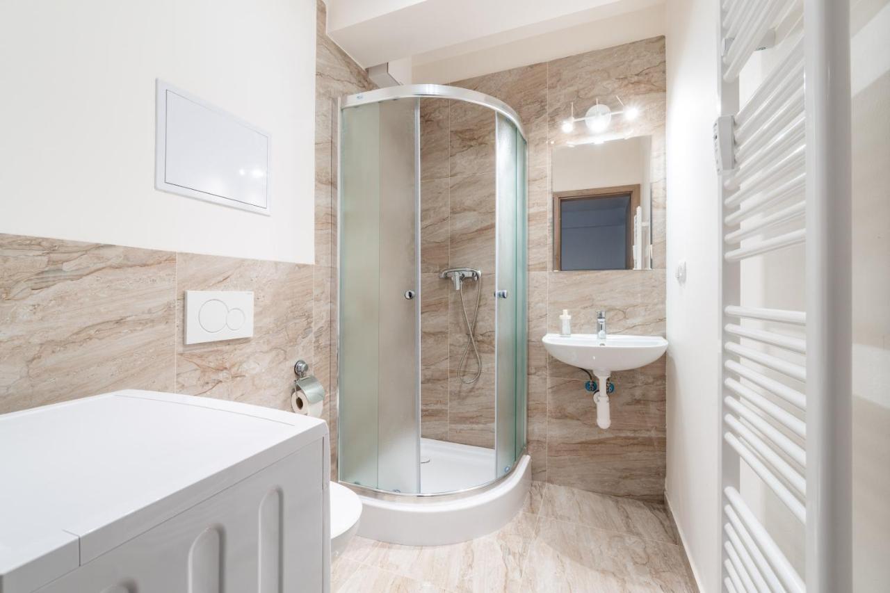 Brand New Studio Apartment # 42 In Brand New Building With Free Parking In The Center Prága Kültér fotó