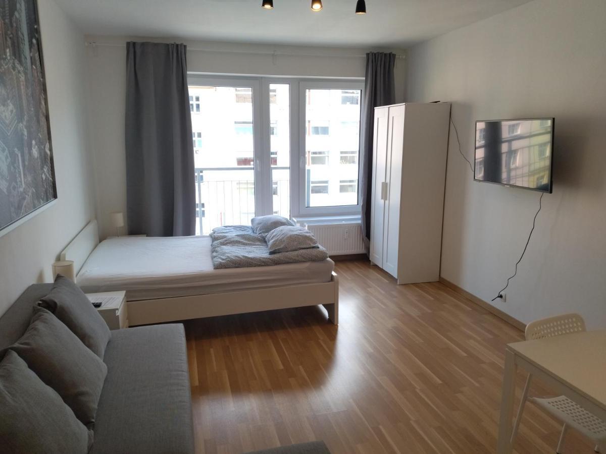 Brand New Studio Apartment # 42 In Brand New Building With Free Parking In The Center Prága Kültér fotó