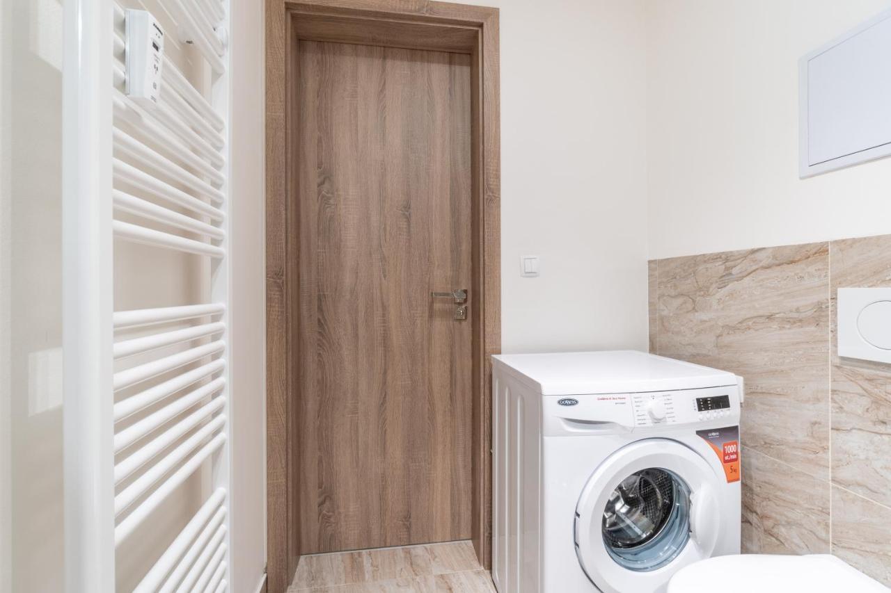 Brand New Studio Apartment # 42 In Brand New Building With Free Parking In The Center Prága Kültér fotó