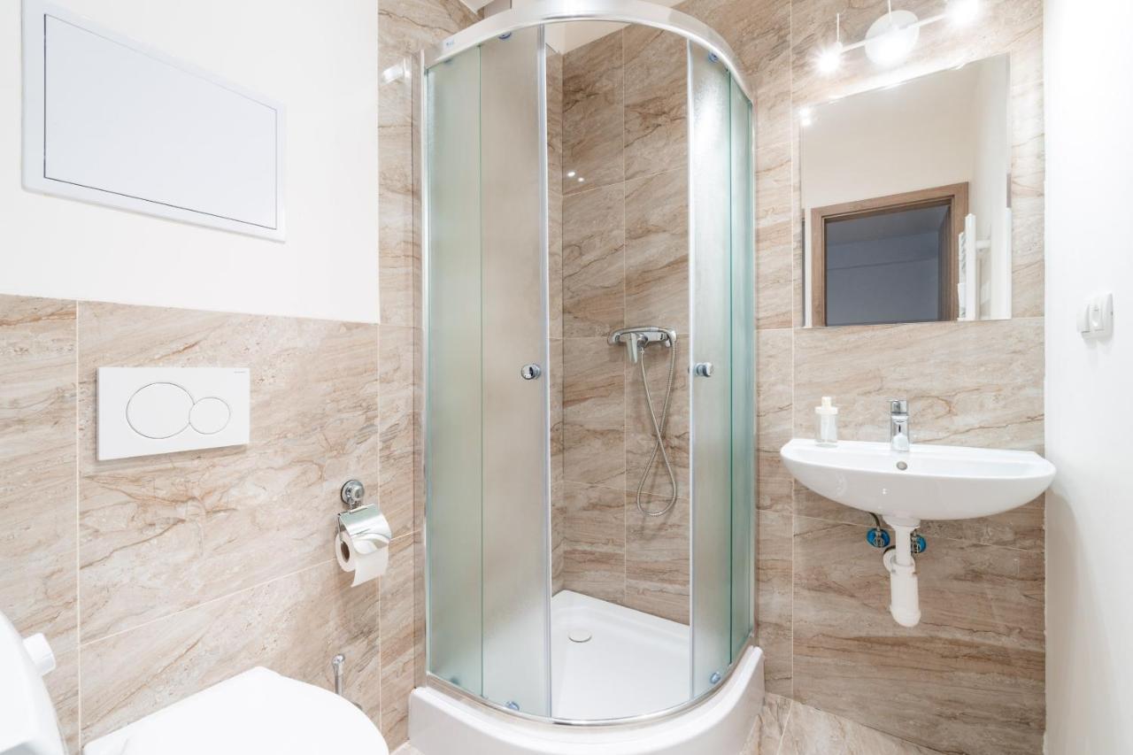 Brand New Studio Apartment # 42 In Brand New Building With Free Parking In The Center Prága Kültér fotó